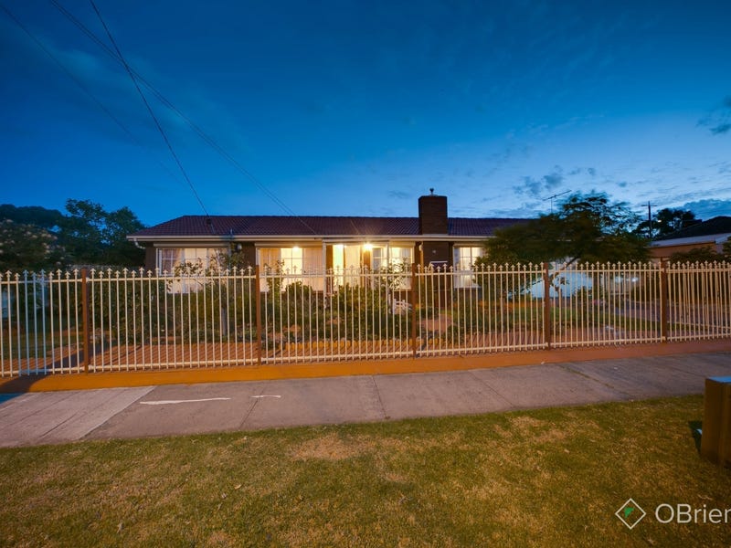 10 Cranbourne Drive, Cranbourne, VIC 3977
