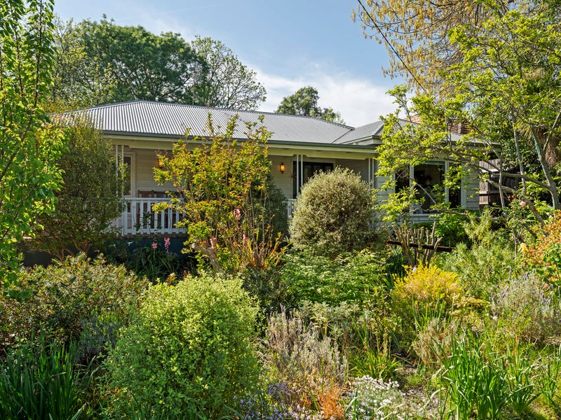 38 Elvins Street, Mansfield, Vic 3722 House for Sale