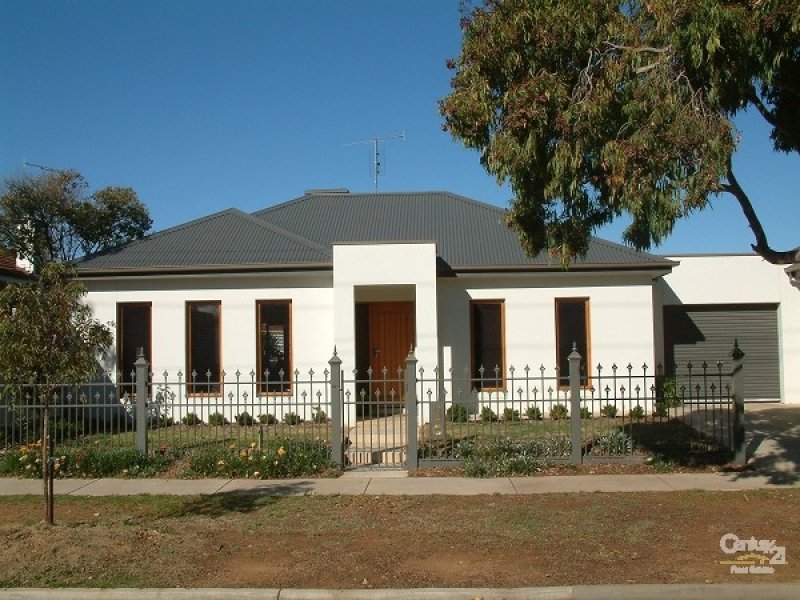 143 Pakenham Street, Echuca, Vic 3564 Property Details