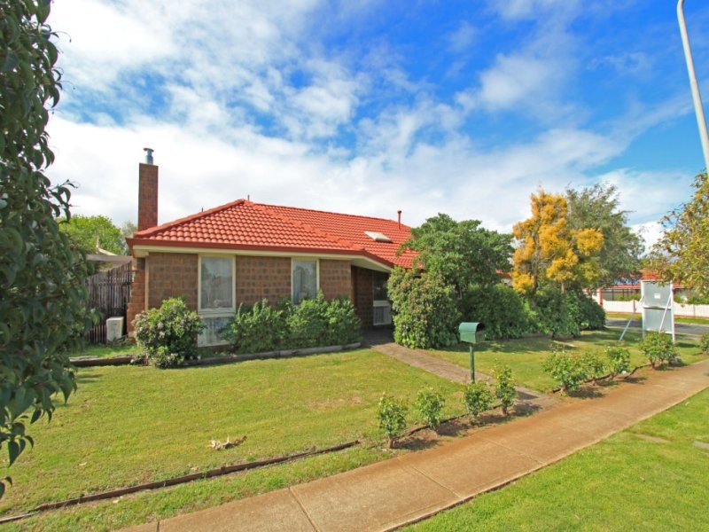 77 James Cook Drive, Melton West, VIC 3337