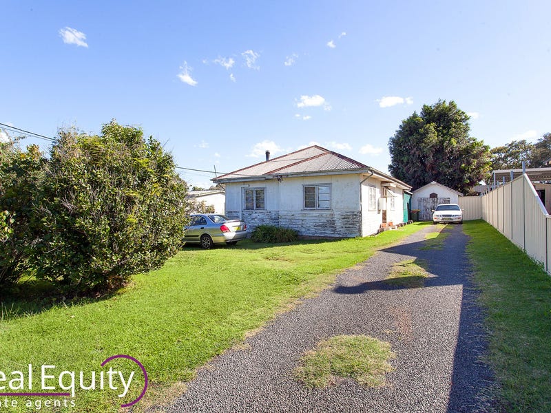 33 Stewart Avenue, Hammondville, NSW 2170 Property Details