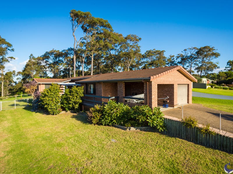 8 Woods Place, North Narooma, NSW 2546