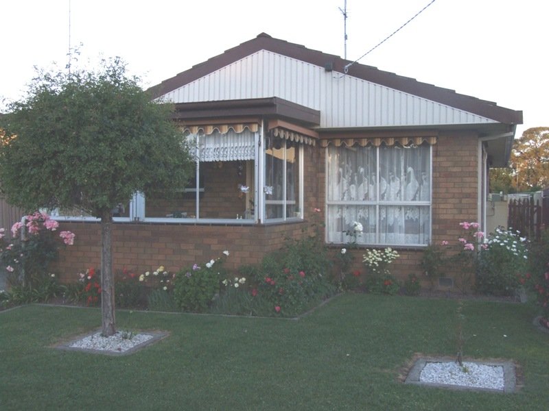 1-1048-unit-1-cnr-symons-howitt-street-wendouree-vic-3355