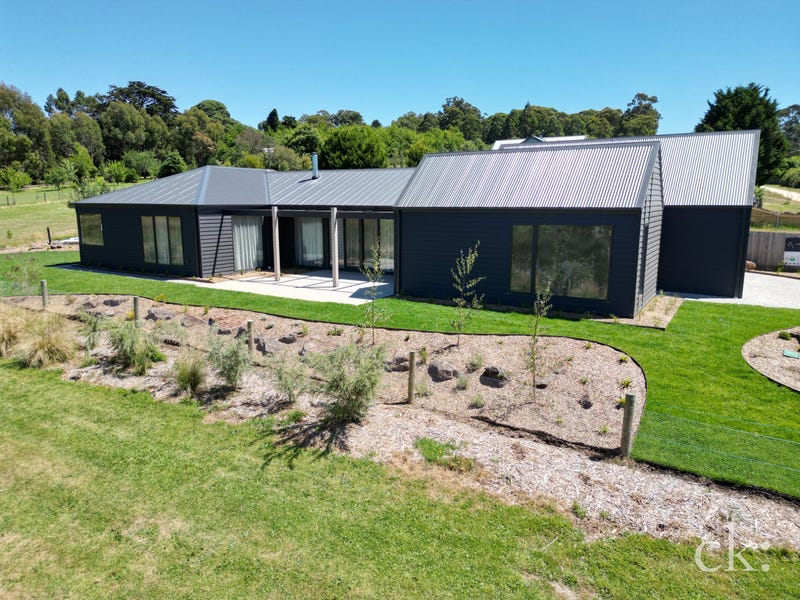 15 Lyndhurst Street, Gordon, Vic 3345 Property Details