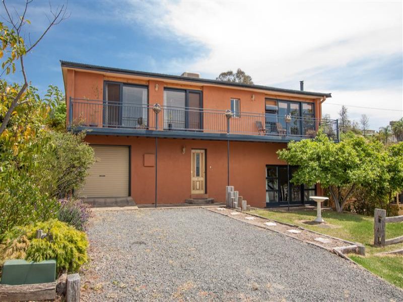 7 Highland Avenue, Tumut, NSW 2720 Property Details