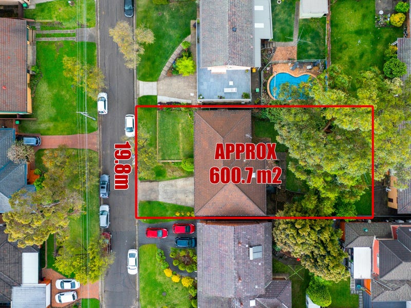 9 Yvonne Cres, Hall, NSW 2198