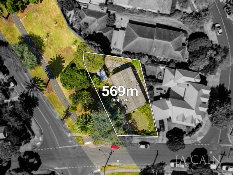 18 Warburton Road, Camberwell, Vic 3124 Property Details