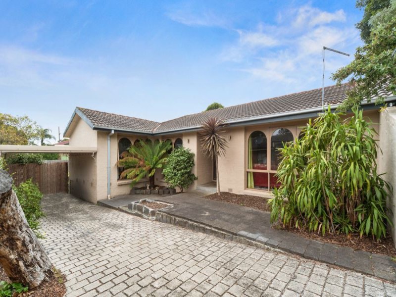 82 Lindrum Road, Frankston, Vic 3199 Property Details