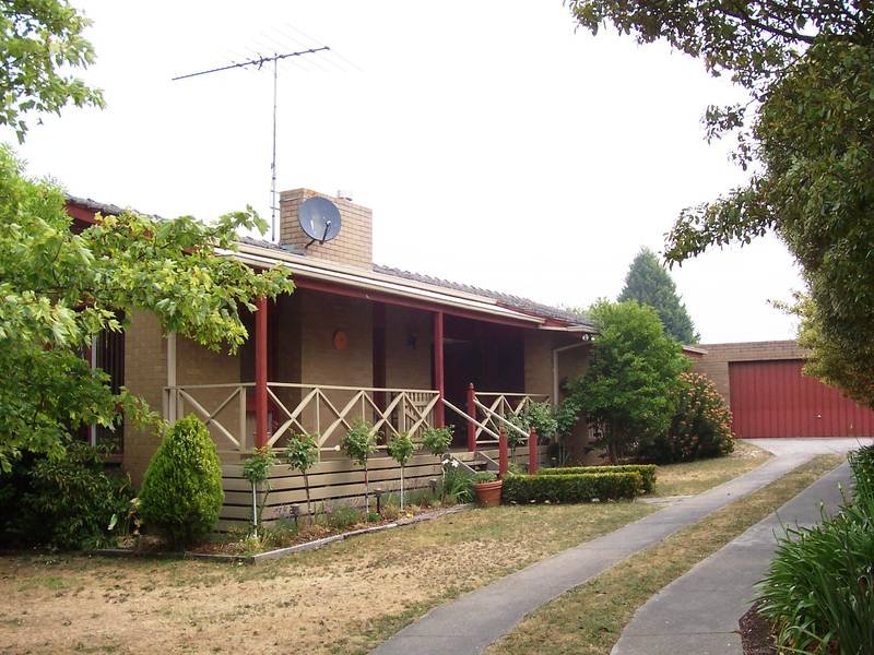 11 Banool Avenue, Kilmore, Vic 3764 Property Details