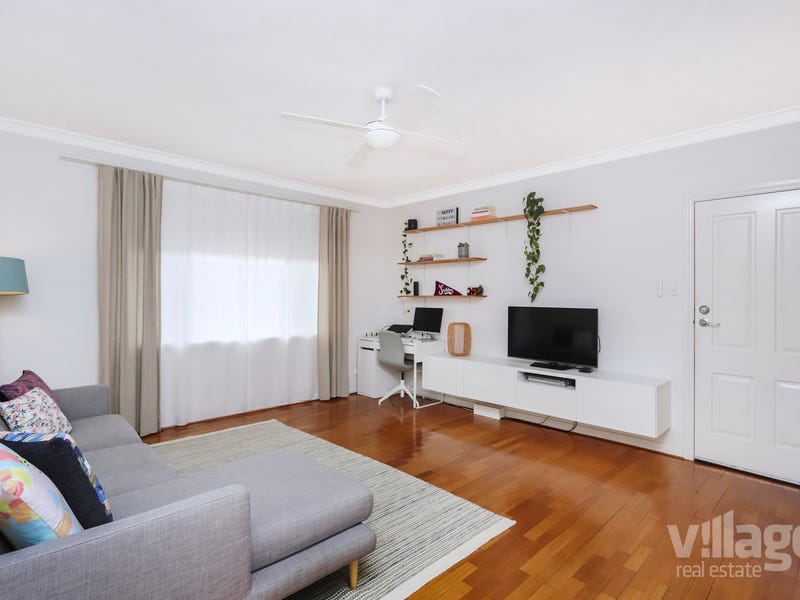 4/54 Hobbs Street, Seddon, Vic 3011 Property Details