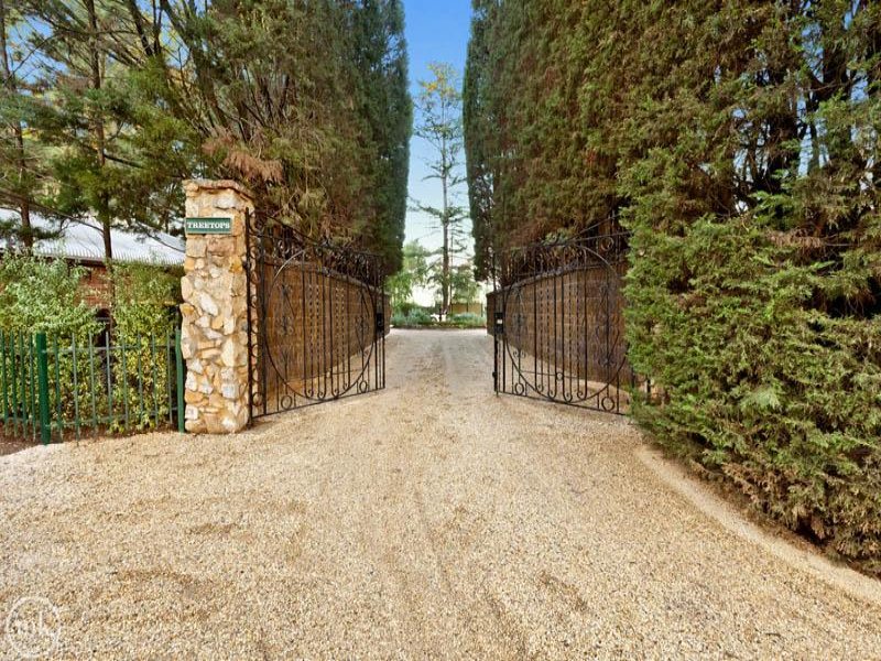 24 Kent Hughes Road, Eltham, Vic 3095 Property Details