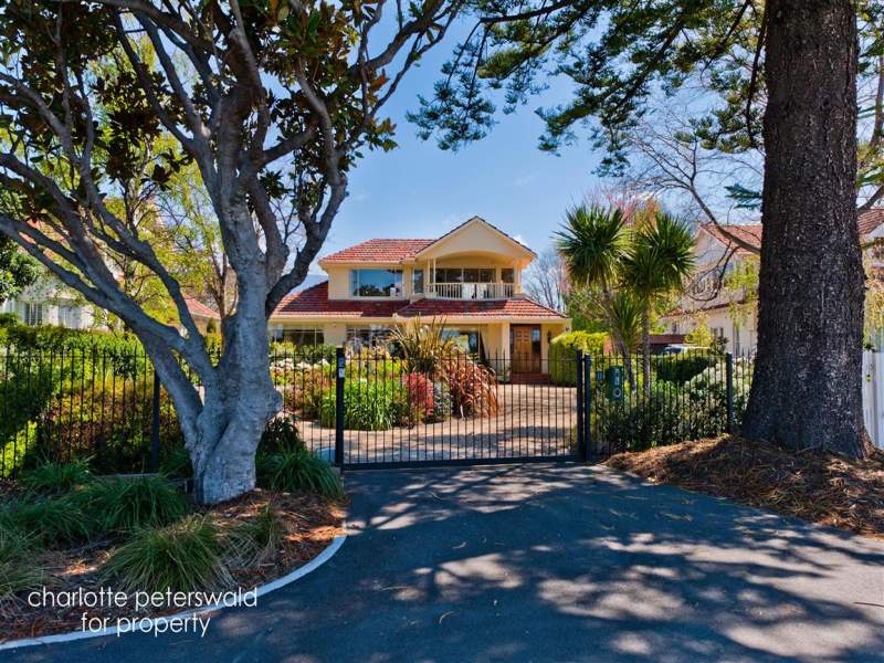 11 Beach Road, Sandy Bay, Tas 7005