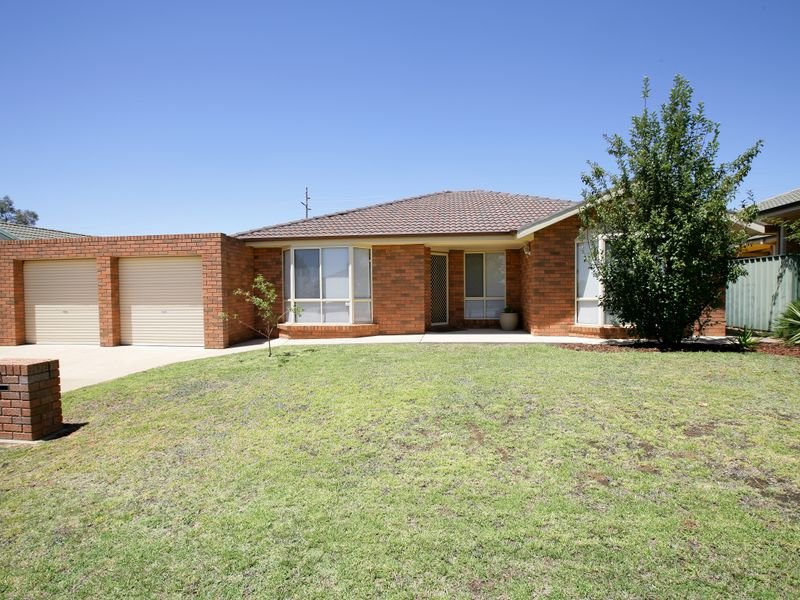 8 Boree Avenue, Forest Hill, NSW 2651