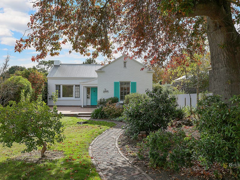 5 Moore Street, Colac, Vic 3250 House for Sale