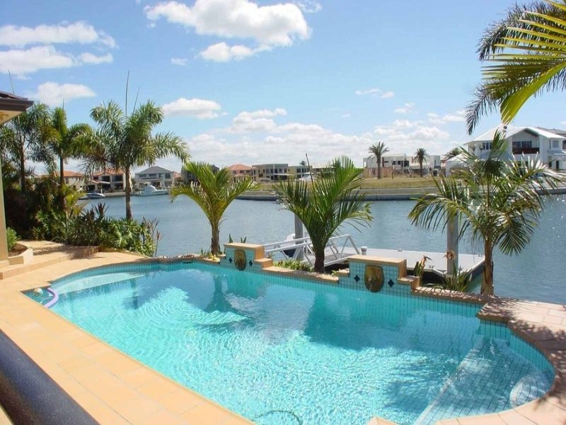 35 King Charles Drive, Paradise Point, QLD 4216