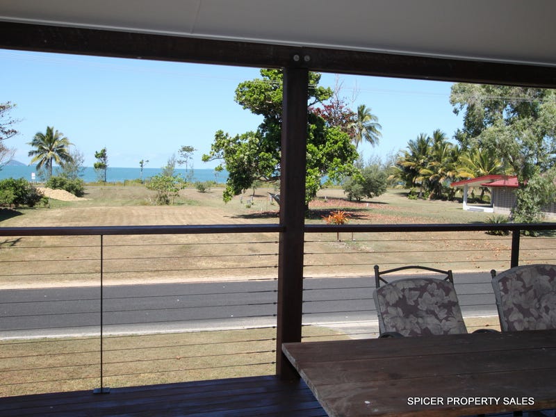 61 Taylor Street, Tully Heads, QLD 4854