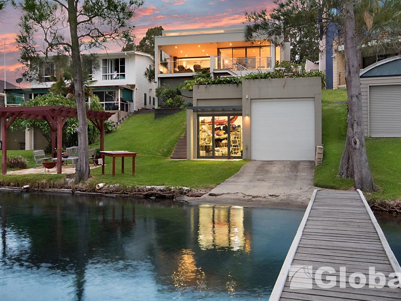 10 Bambury Avenue, Summerland Point, NSW 2259