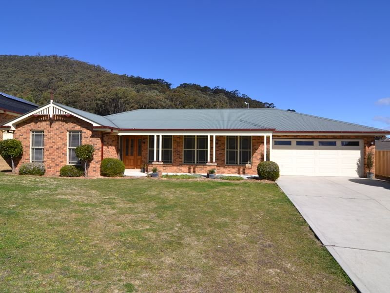 10 Amber Grove, Lithgow, NSW 2790 Property Details