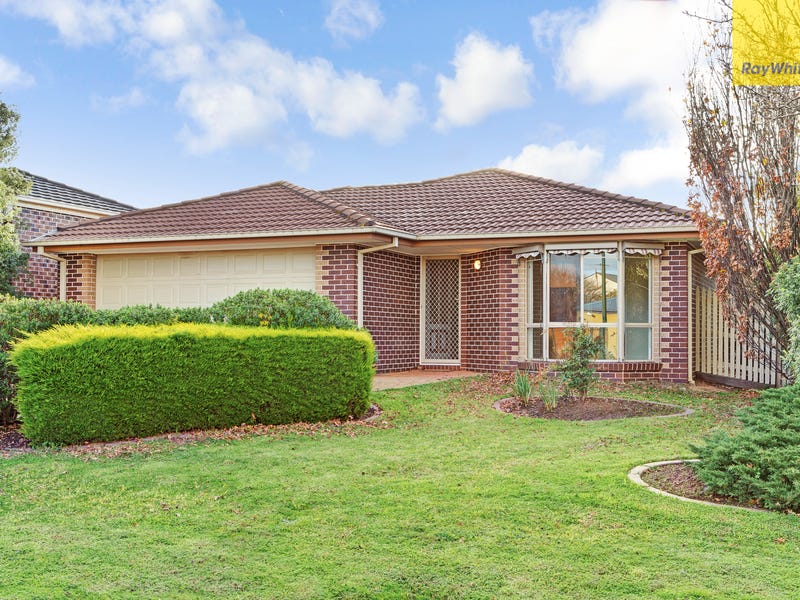 33 Berthon Cres, Hillside, VIC 3037 - realestate.com.au