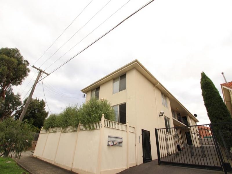 5/4 Irvine Cres, Brunswick West, Vic 3055