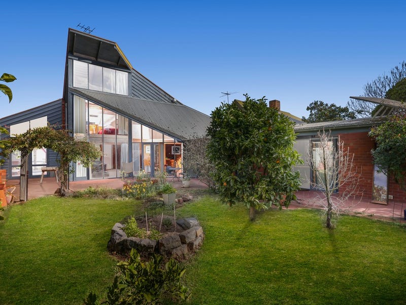 38 Manorvale Parade, Werribee, Vic 3030 - Property Details