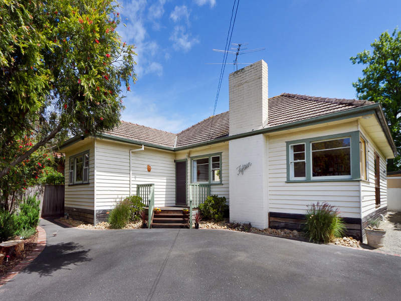 15 Walker Grove, Cheltenham, Vic 3192 Property Details