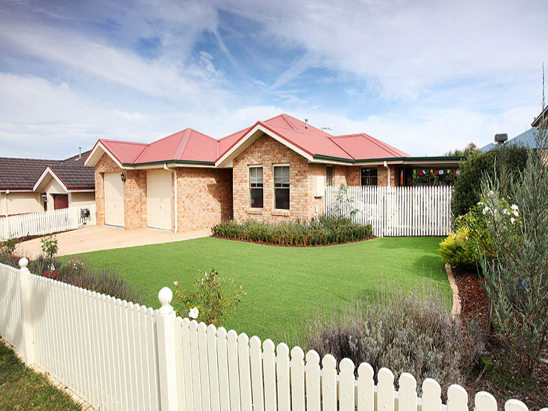 5 Tennyson Drive, Queanbeyan, NSW 2620 Property Details