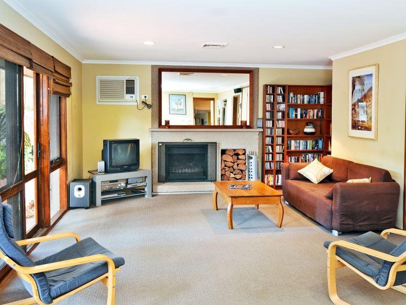 3 Manorwood Place, Mitcham, Vic 3132 Property Details