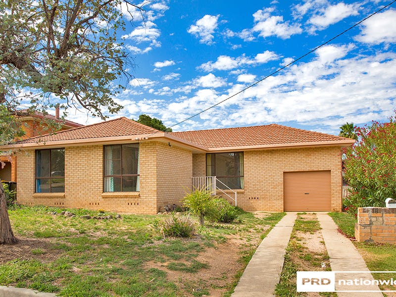 18 Kinarra Street, South Tamworth, NSW 2340