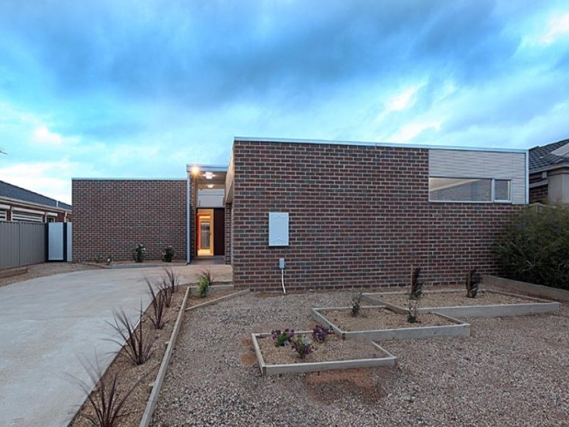 4 Beaufort Street, Point Cook, VIC 3030 - realestate.com.au