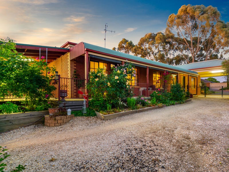 96 Brown Street, Castlemaine, Vic 3450 Property Details