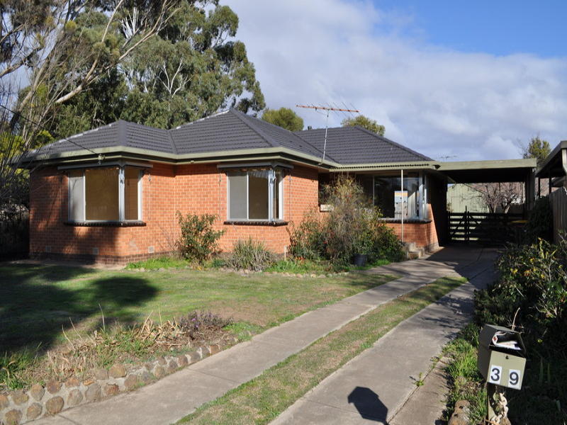 39 Malcolm Street, Bacchus Marsh, VIC 3340