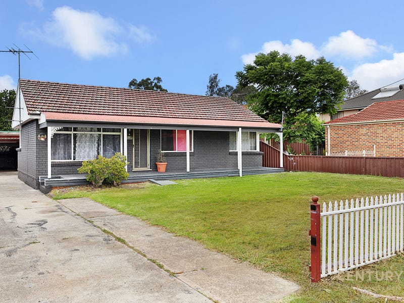 10 Waratah Cres, Macquarie Fields, NSW 2564