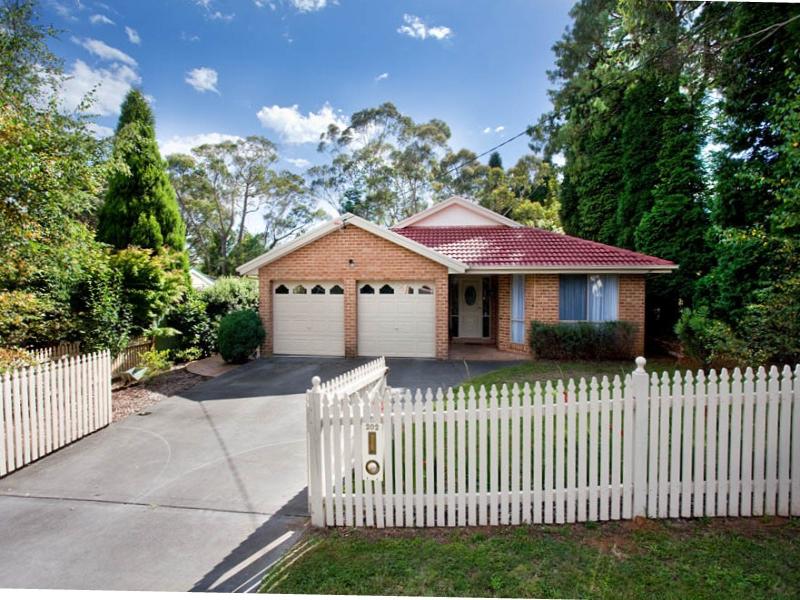 202 Connaught Road, Blackheath, NSW 2785