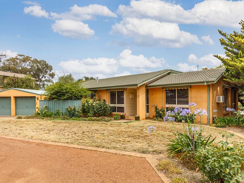 2 Hooley Place, Kambah, ACT 2902 Property Details