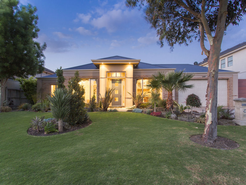 32 Waterside Drive, Waterways, VIC 3195