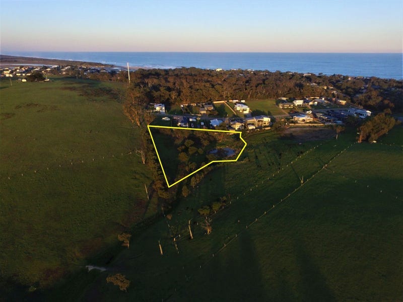 32 Blays Road, Lake Tyers Beach, VIC 3909