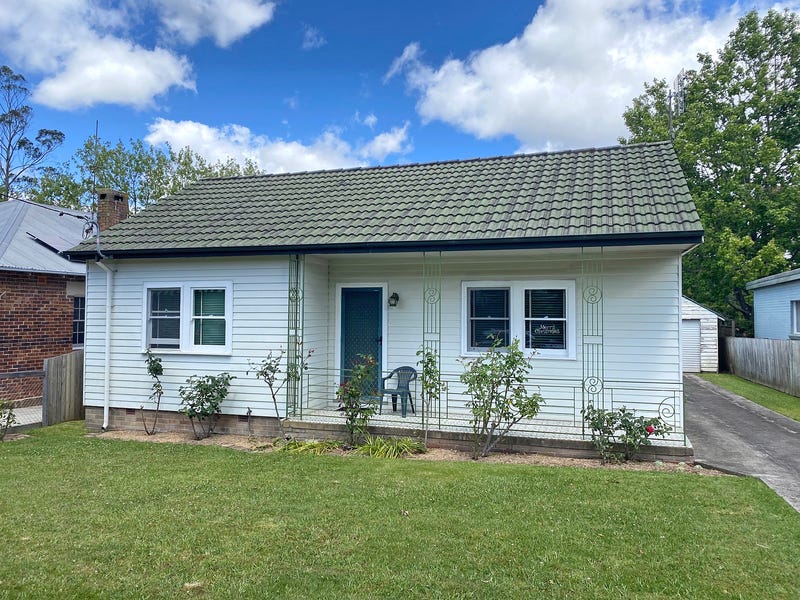 13 Holly Street, Bowral, NSW 2576 Property Details