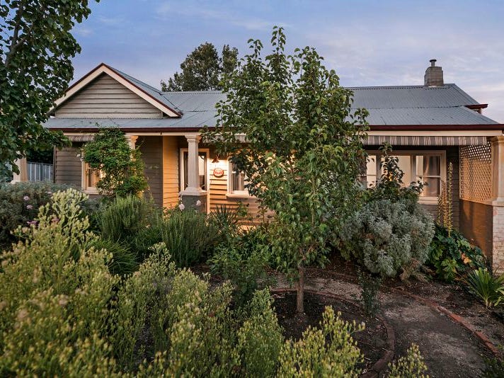 8 Flood Street, Bendigo, Vic 3550 Property Details