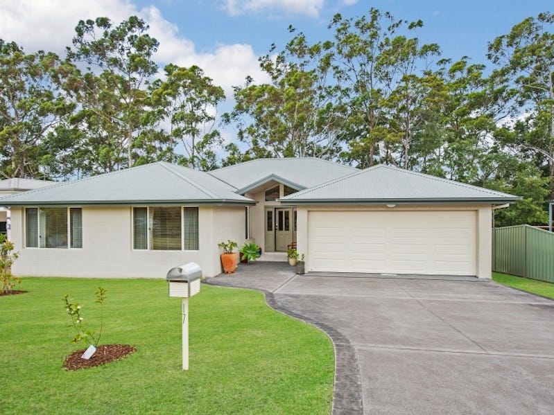 17 Yarrawonga Drive, Mollymook, NSW 2539 Property Details