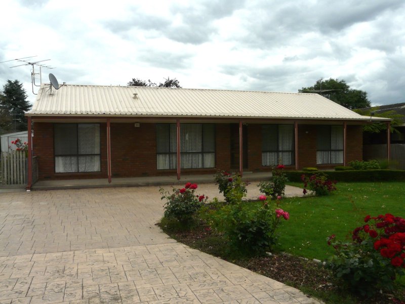 27 Edward Crescent, Trafalgar, Vic 3824 Property Details