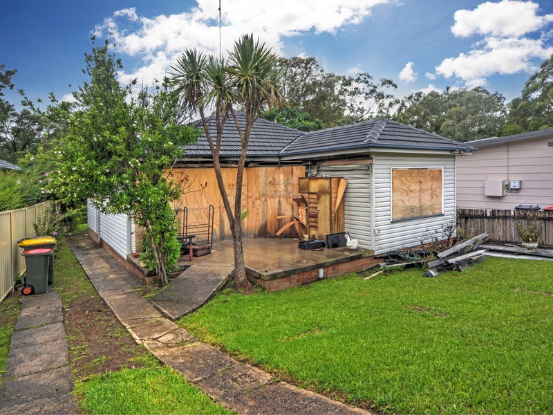 18 Cummins Street, Unanderra, NSW 2526