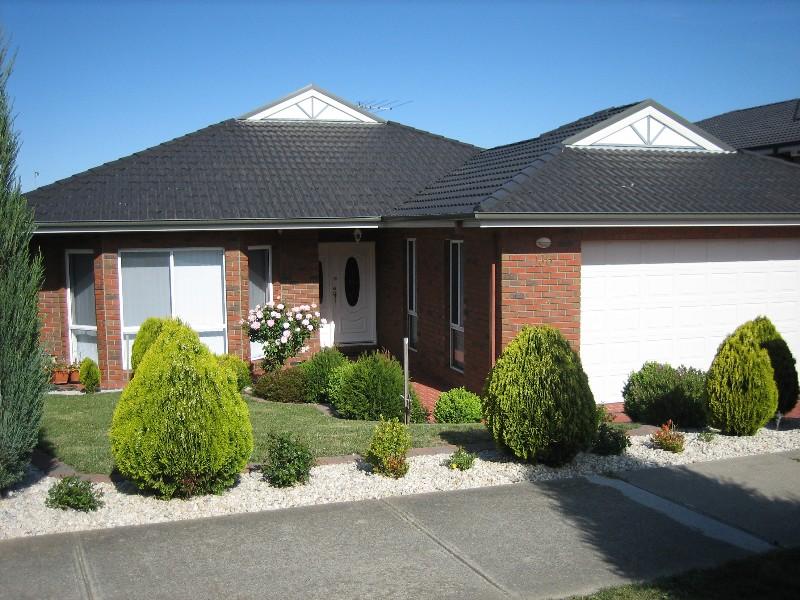 136 David Collins Drive, Endeavour Hills, VIC 3802