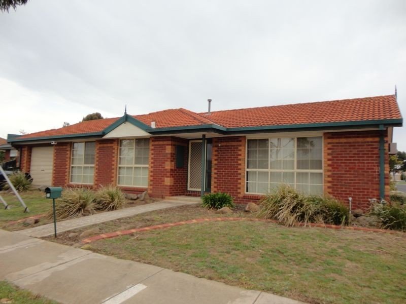 24 Manchester Drive, Sydenham, VIC 3037