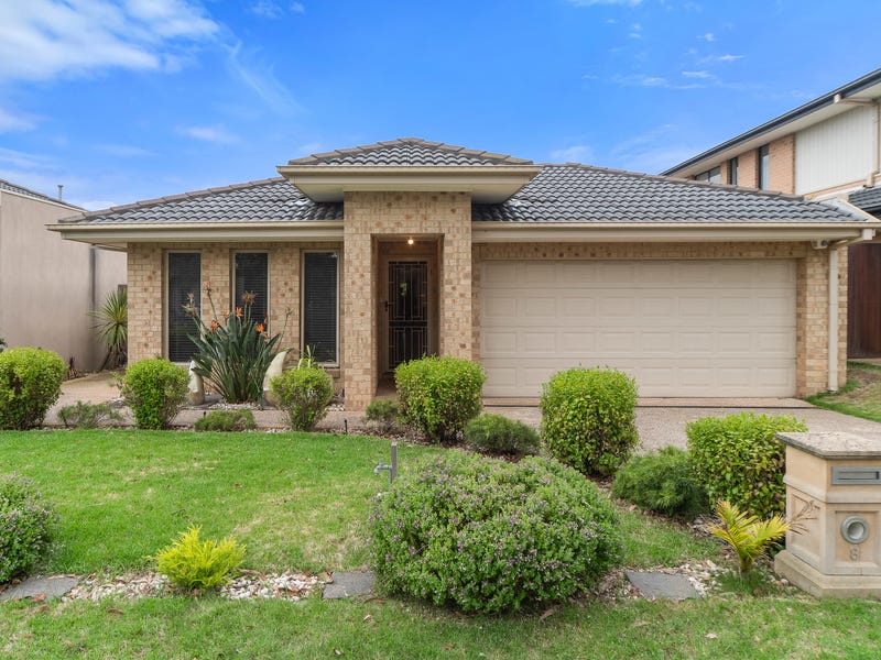 8 Flinders Chase, Sandhurst, Vic 3977 House for Sale