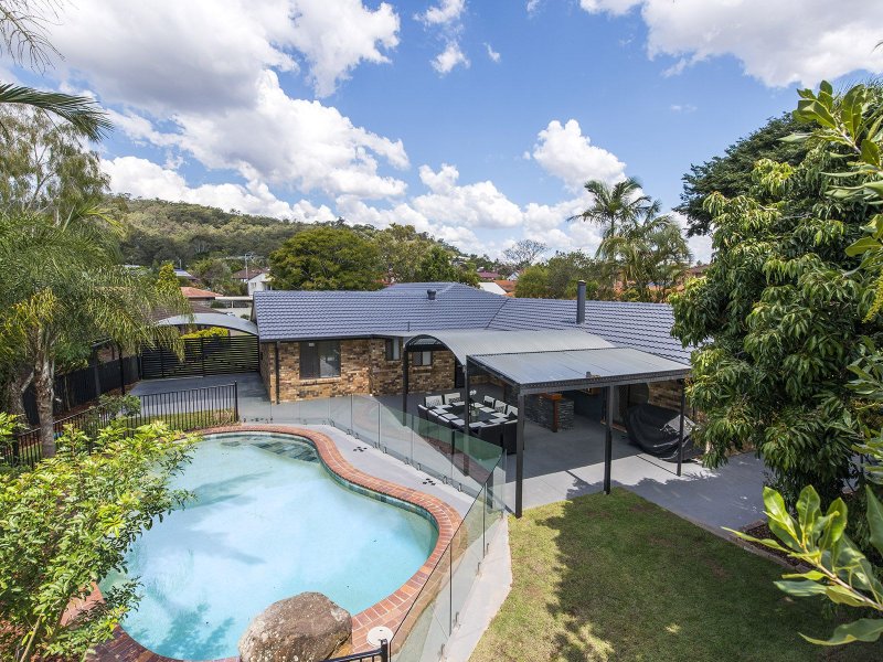 7 Risdon St, Carindale, Qld 4152 Property Details