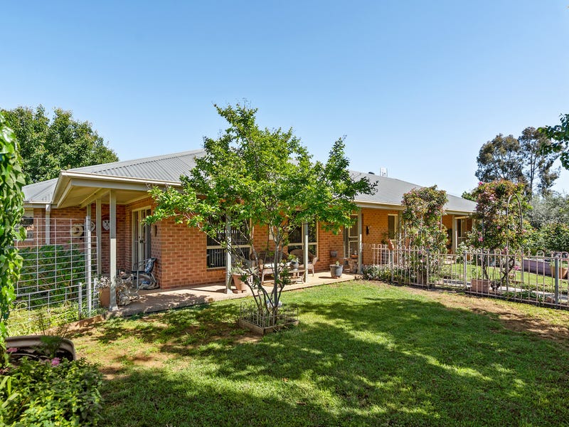 8 Post Place, Lake Albert, NSW 2650