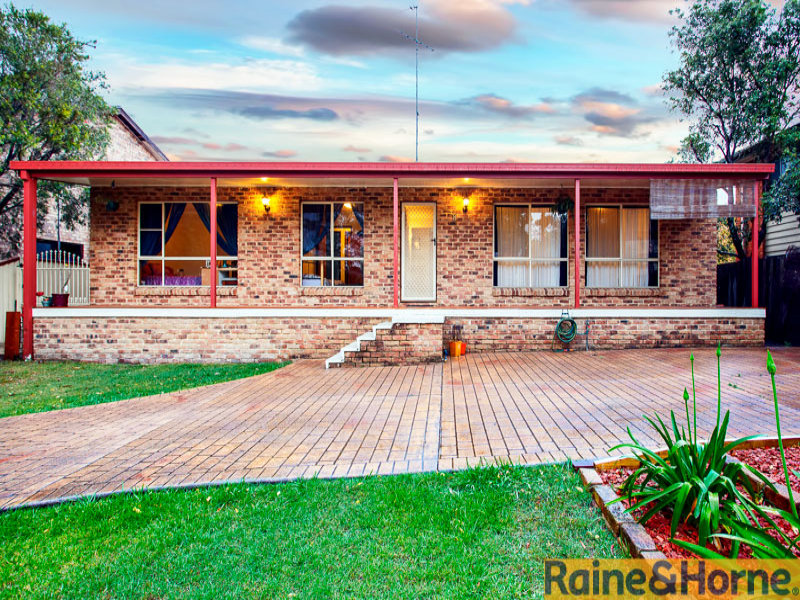 8 Roberts Place, Mcgraths Hill, NSW 2756