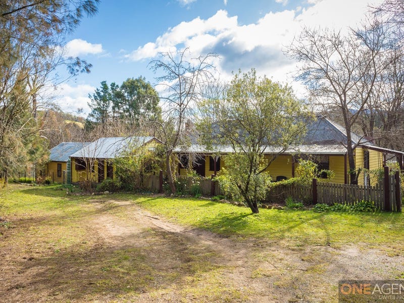 713 Pericoe Street, Burragate, NSW 2550 Property Details