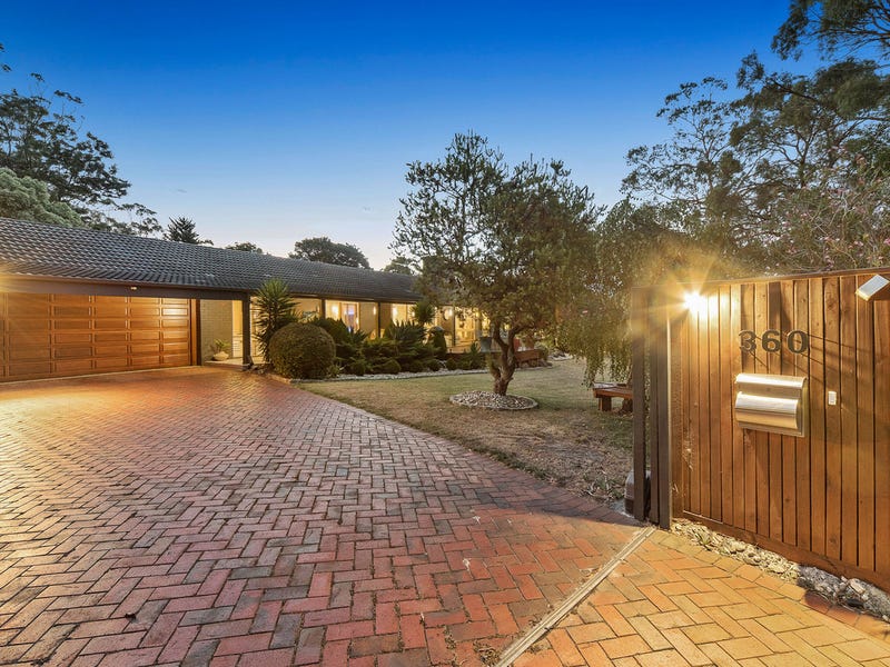 Houses for Sale in Canadian Bay Rd, Mount Eliza, VIC 3930